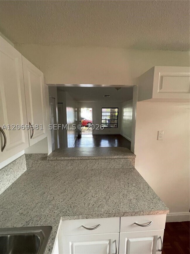 Building Photo - 3677 Florida 3677