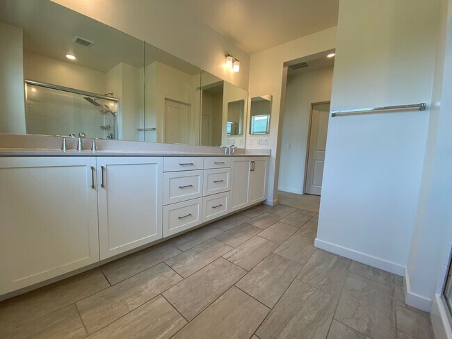 Building Photo - 3 bedroom 2.5 home with Canyon view in San Marcos!