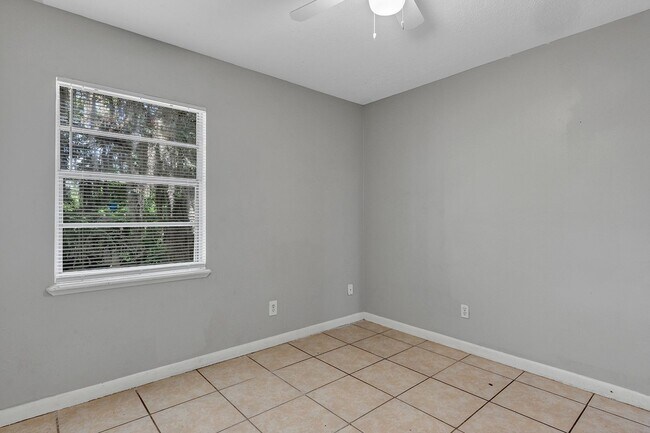 Building Photo - Spacious 3BR/2BA Ocala Home with Modern Finishes,Fireplace Floor-to-Ceiling Sliding Glass Doors &...