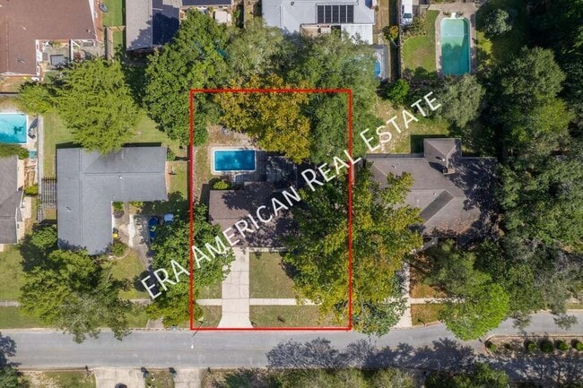 Building Photo - 614 Merioneth Dr NE