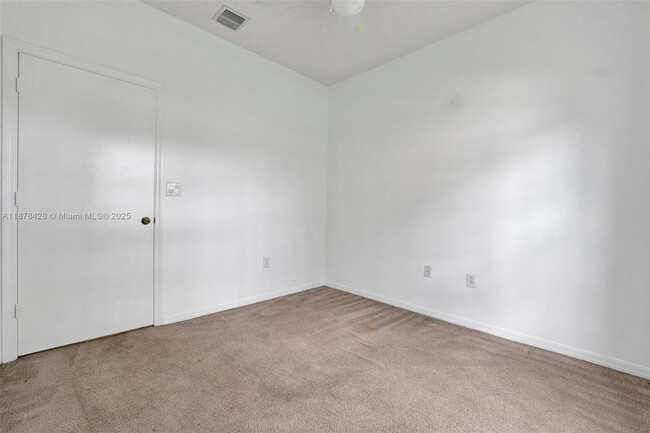 Building Photo - 10660 SW 20th Ct