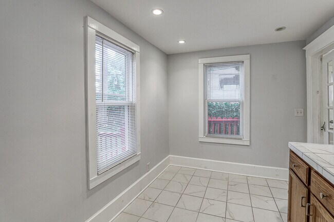 Laundry / Pantry - 4333 Charlotte St
