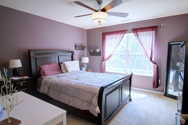 Building Photo - 3bd/3.5ba Spacious 3 Floor Townhouse in Durham's Stratford Lakes Neighborhood!