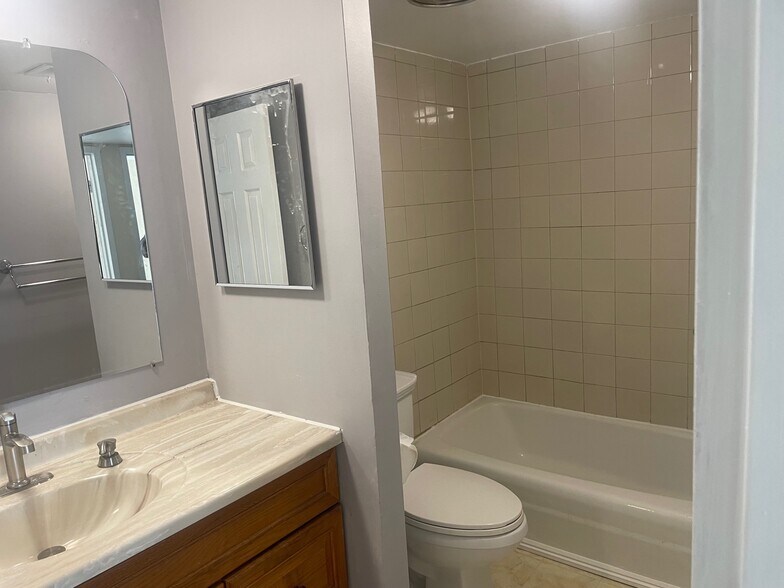 Building Photo - 8479 Greenbelt Rd