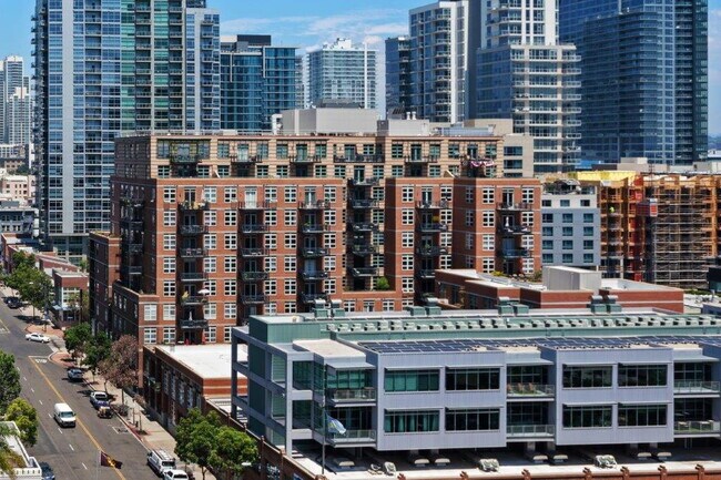 Building Photo - $3,695 - 1 Bed + Den / 1.5 Bath Condo at Parkloft Residence in Downtown San Diego