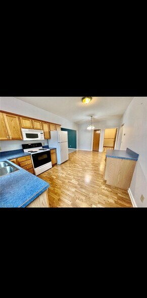 Building Photo - 2919 Cliftmont Ave NE