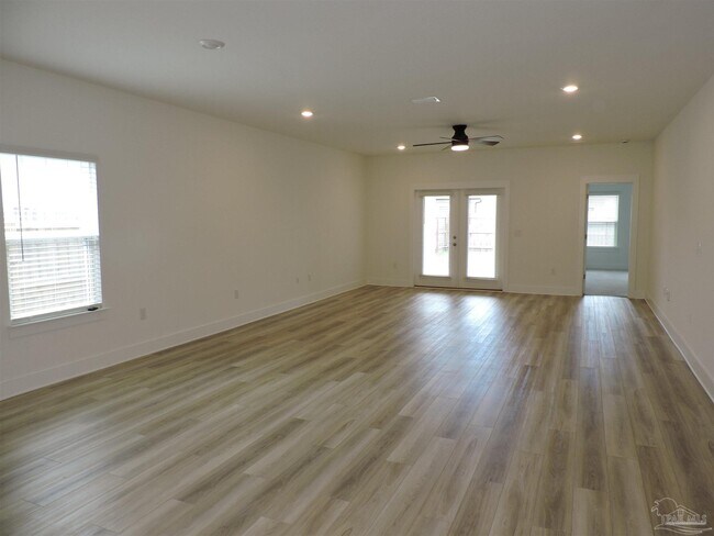 Building Photo - 6521 Paso Fino Dr