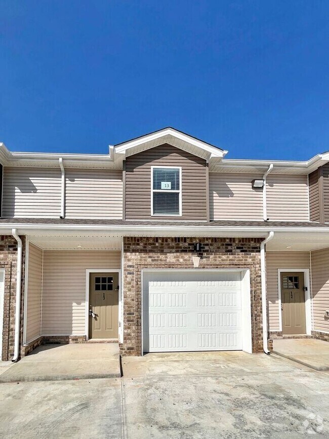 Building Photo - Charming 2-Bedroom Townhome with Modern Co...