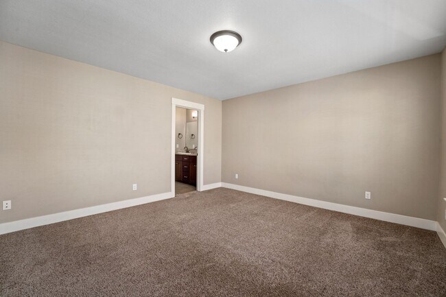 Building Photo - Close proximity to Old Mill District and downtown