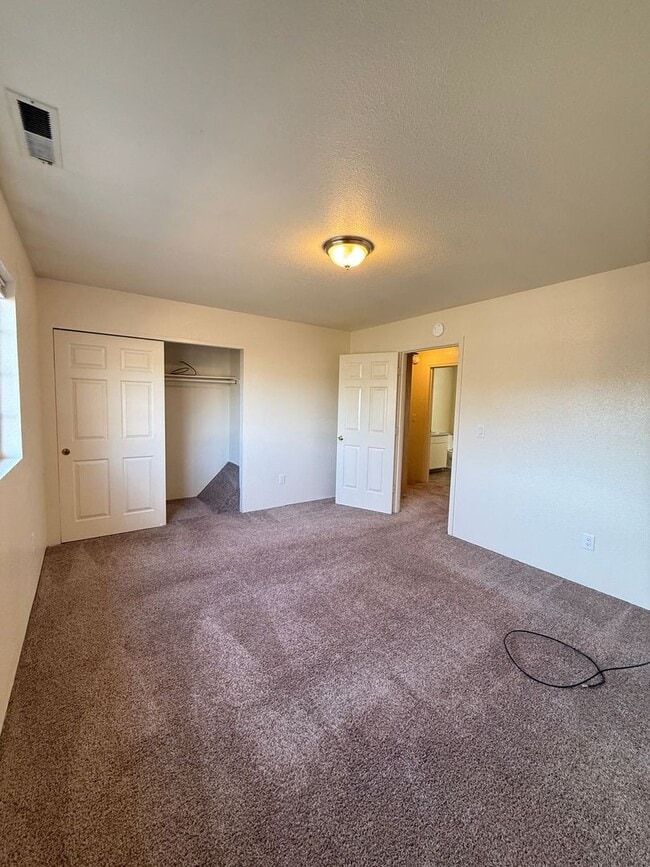 Building Photo - 2037 Campus Dr