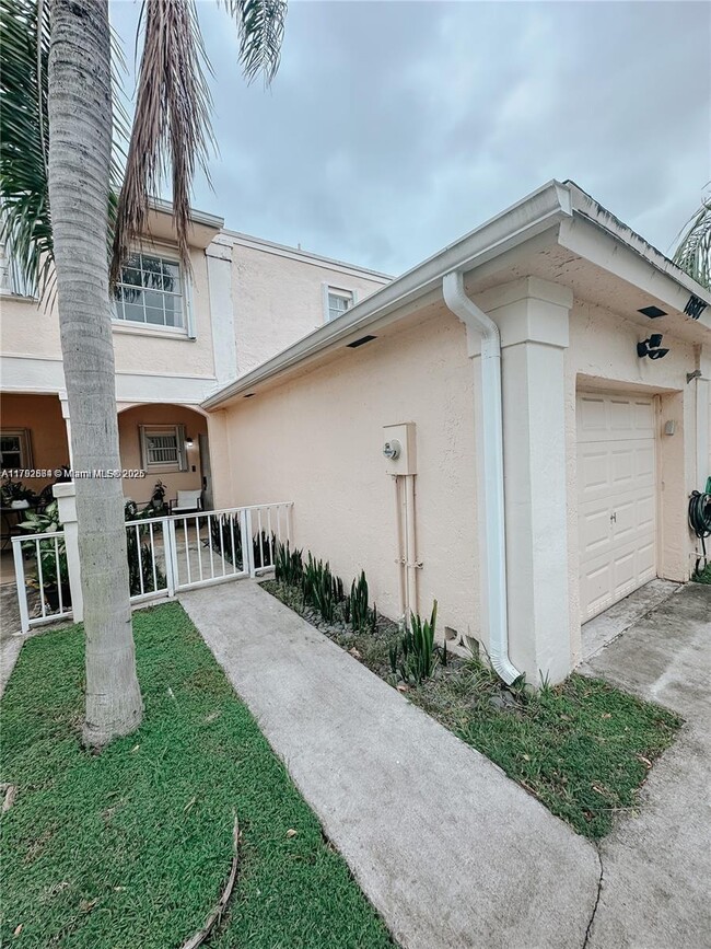 Building Photo - 11807 SW 99th Ln