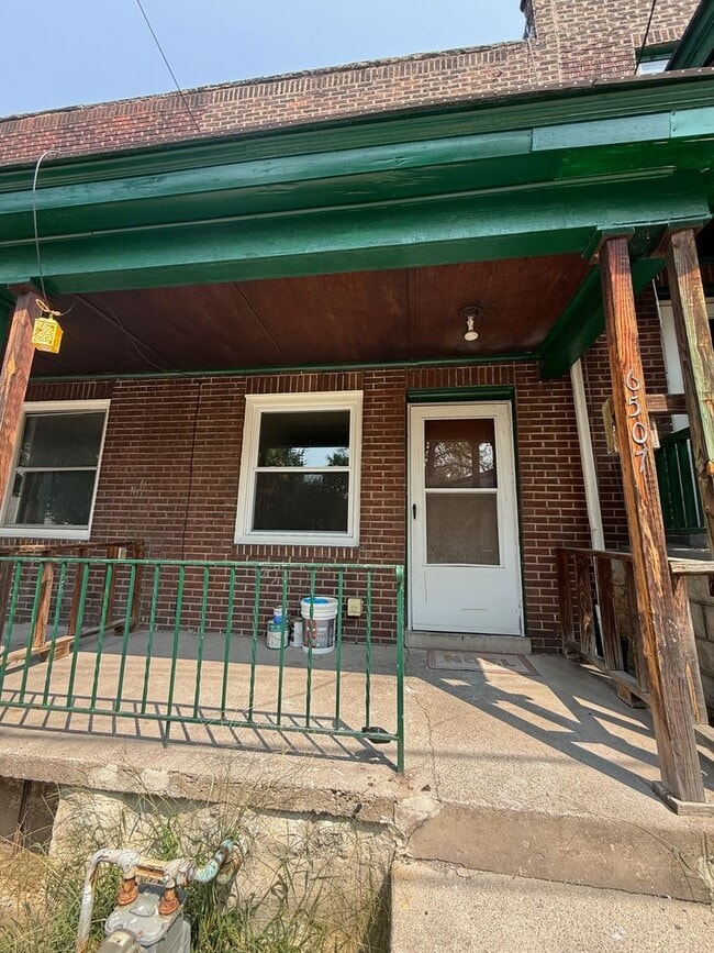 Primary Photo - Charming 2-Bedroom Townhome in Lincoln-Lar...