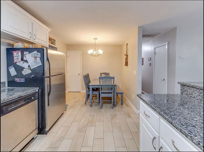 Building Photo - 3 bedroom /2 bathroom- Deer Park Grove