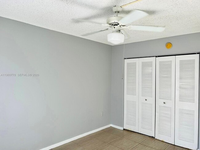 Building Photo - 721 N Pine Island Rd