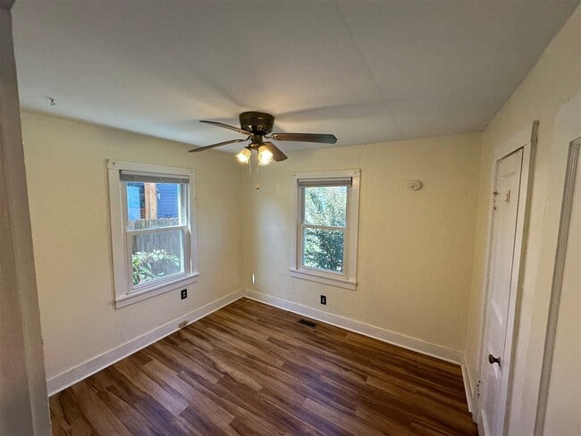 Building Photo - 809 Nutwood St