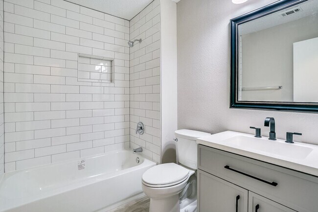 Building Photo - 1001 Howell Terrace Pl