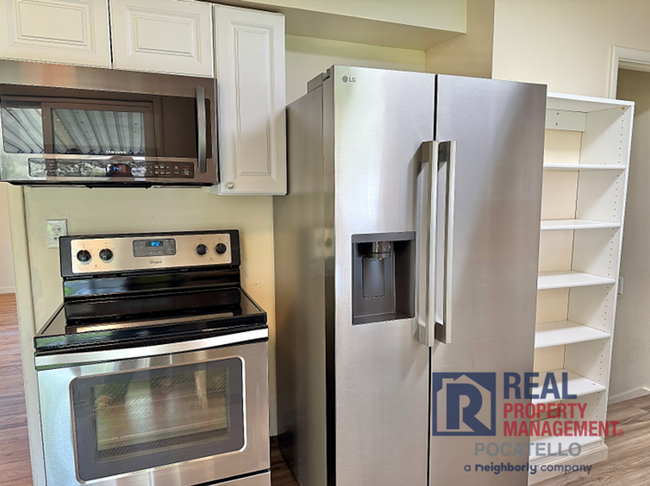 Building Photo - 3 bed 2 bath - 1 car garage - Bonus room -...