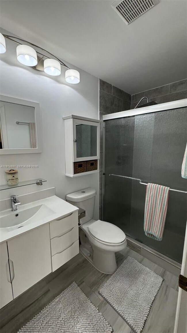 Building Photo - 405 Bennington Ln