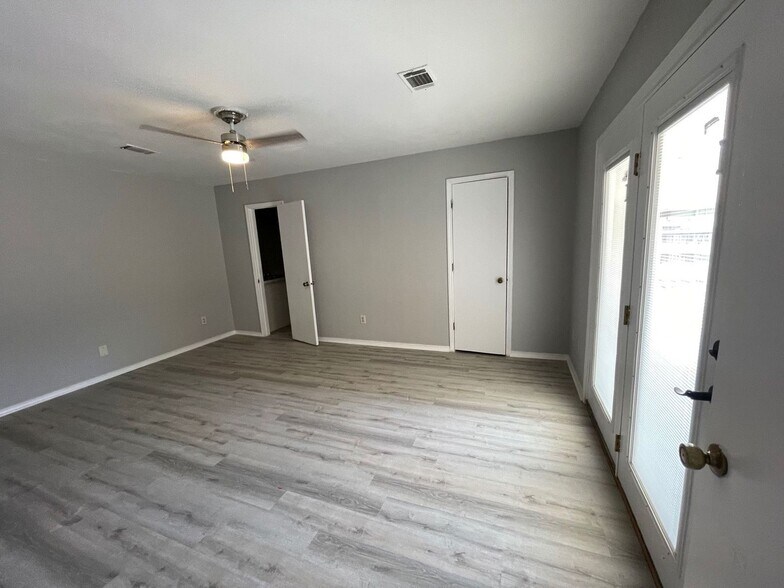 Building Photo - 8801 Meandering Way