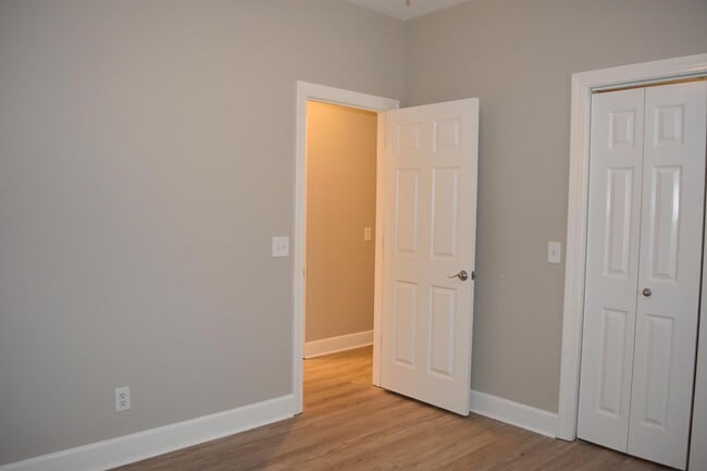 Building Photo - 26 Village Ln