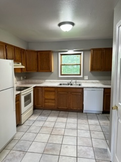 Building Photo - 2021 Birch Ln