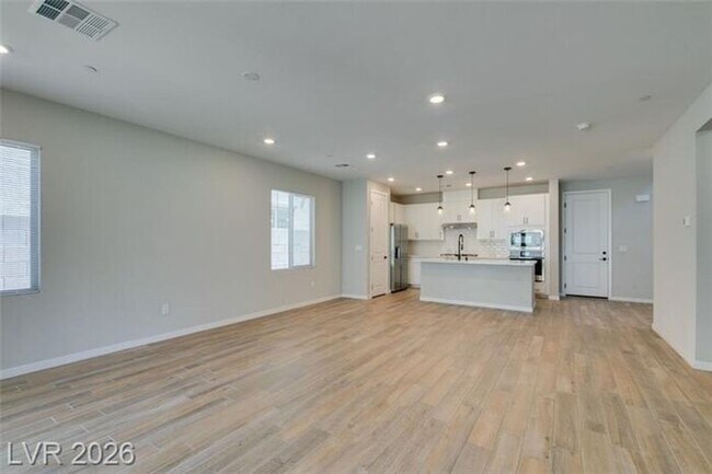 Building Photo - BEAUTIFUL 4 BEDROOM PROPERTY IN GATED COMMUNITY!