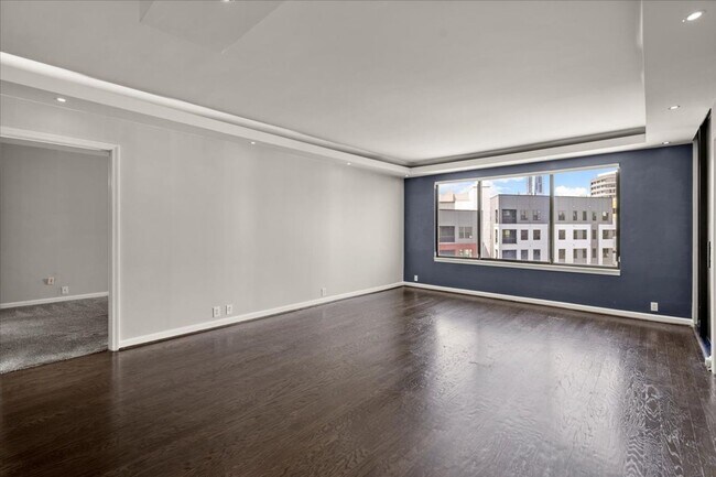 Building Photo - 3481 Lakeside Dr NE