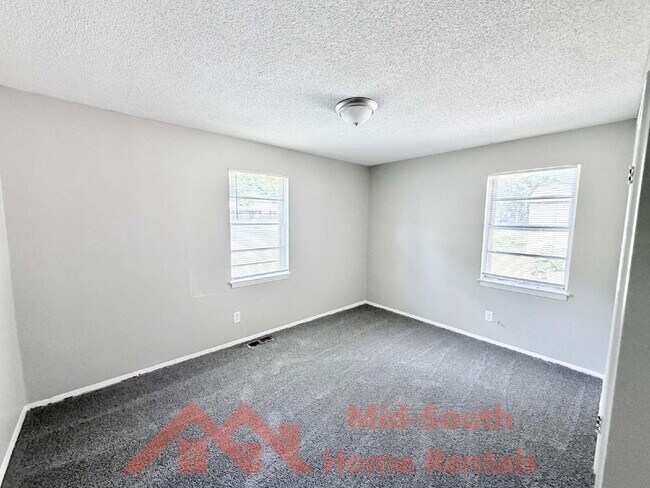 Building Photo - 3682 Suzanne Dr