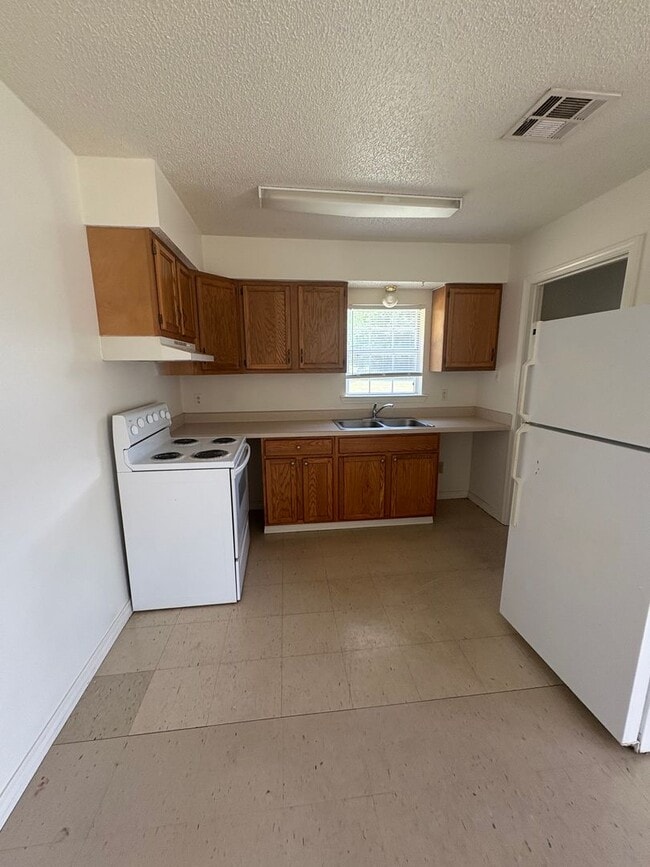 Building Photo - Waveland Duplex
