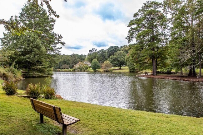 Building Photo - 1290 Glen Forest Way