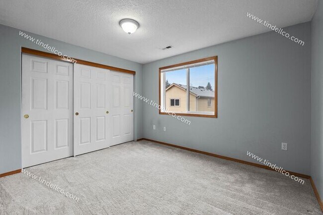 Building Photo - Charming 3-Bedroom Home with Attached Garage & Fenced Yard in North Portland