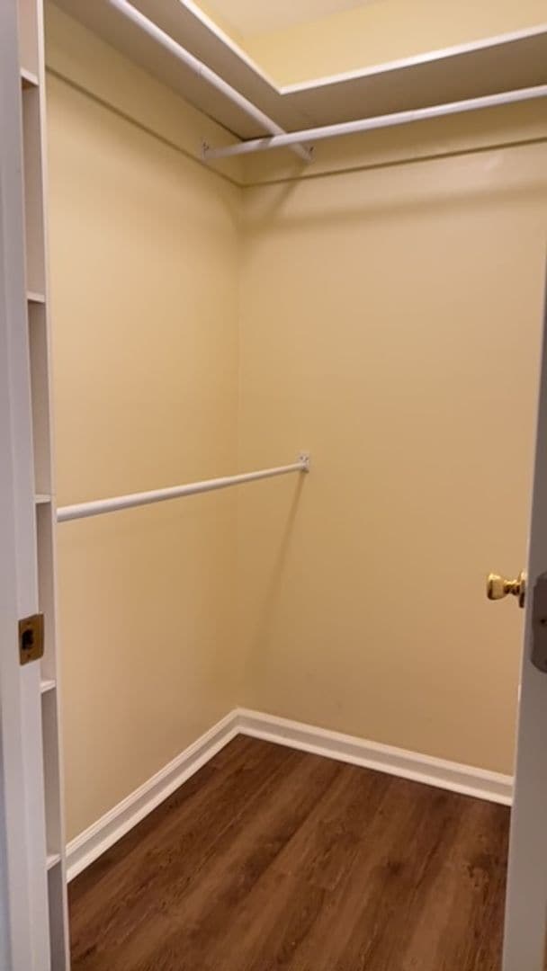 Building Photo - Colonial Circle