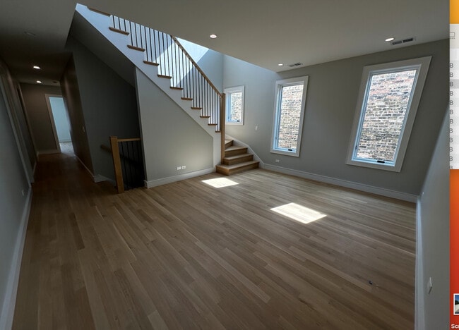 Building Photo - 4243 N Damen Ave