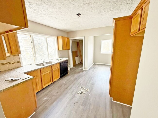 Building Photo - 3 BED 1 BATH BEAUTIFUL SINGLE HOME!