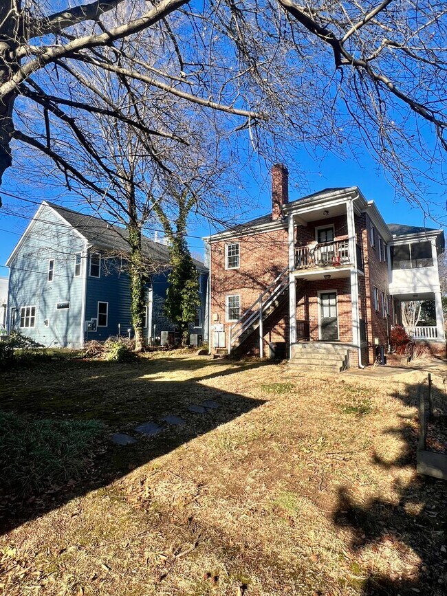 Building Photo - 4505 W Grace St