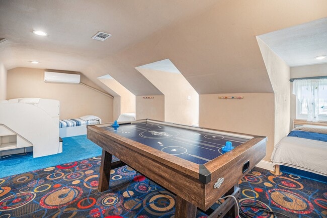 Building Photo - 1333 N Meyer Ave