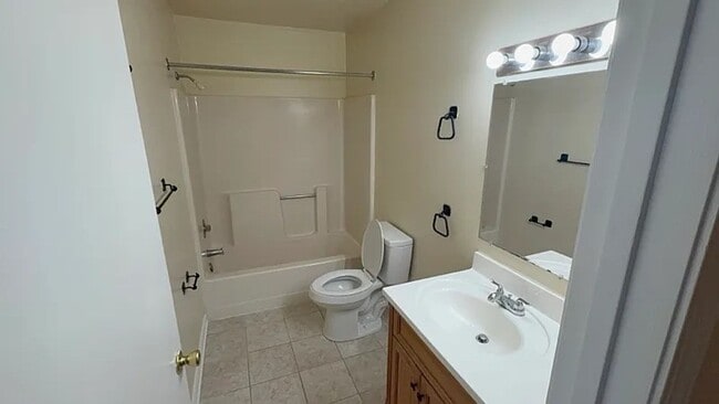 Building Photo - 241 Pheasant Run Dr