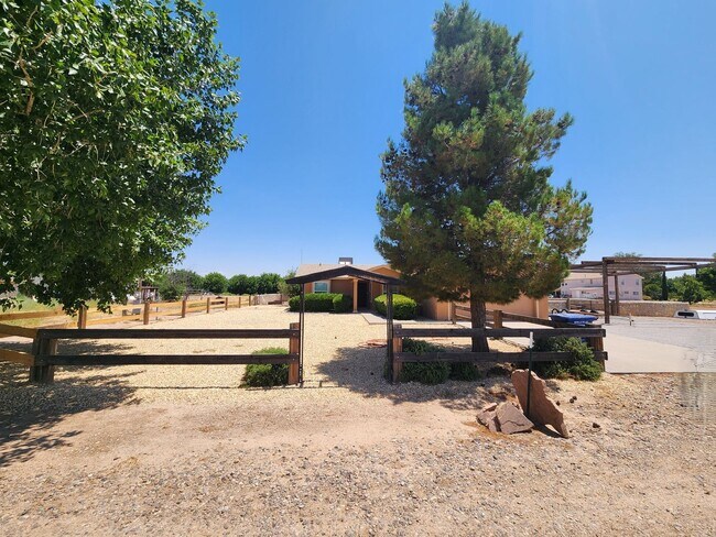Building Photo - 1535 Vajillo Ln