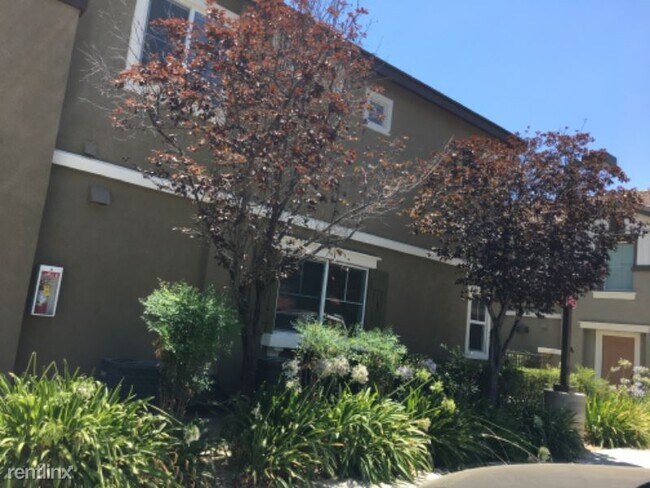 Building Photo - 2 br, 2 bath Condo - 25898 Iris Ave A Unit A