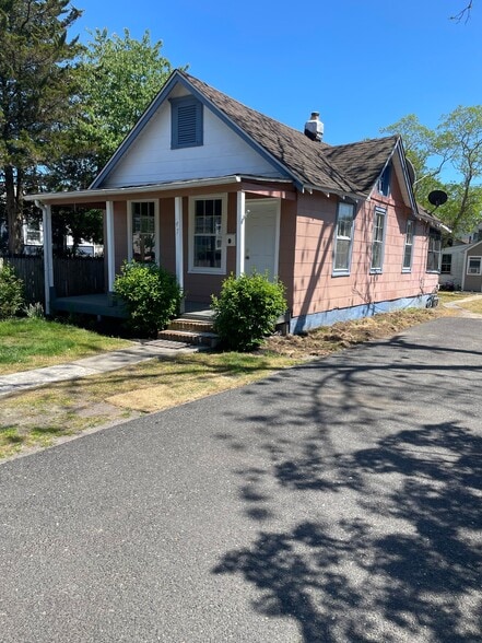 Building Photo - 747 20th Ave
