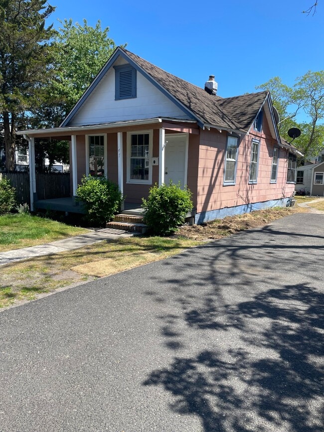 Building Photo - 747 20th Ave