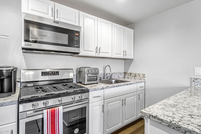 Building Photo - 4134 N Maroa Ave