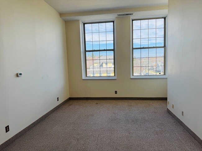 Building Photo - 64 Forest St