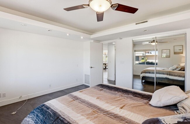 Building Photo - 8101 E Del Timbre Dr