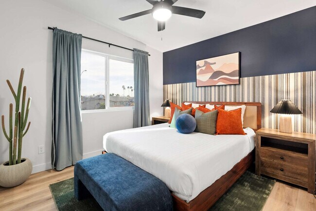 Building Photo - 4530 W Paradise Dr