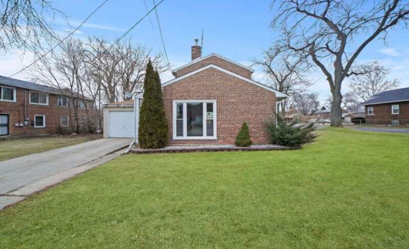 Building Photo - 9501 S King Dr