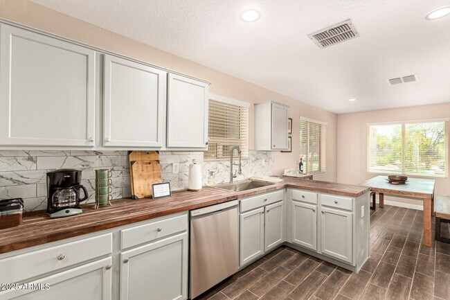Building Photo - 4582 E Jadeite Dr