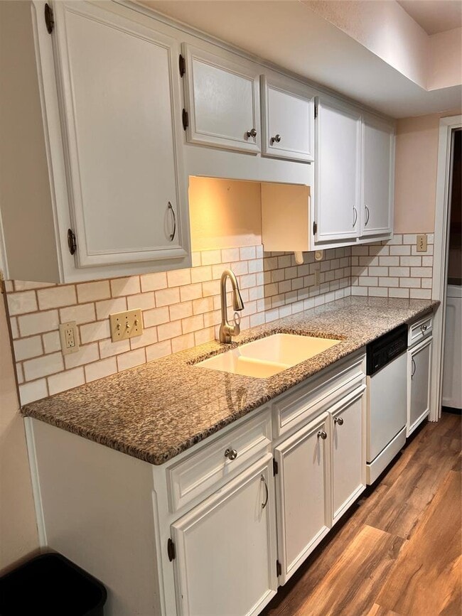 Building Photo - 201 E Noton St