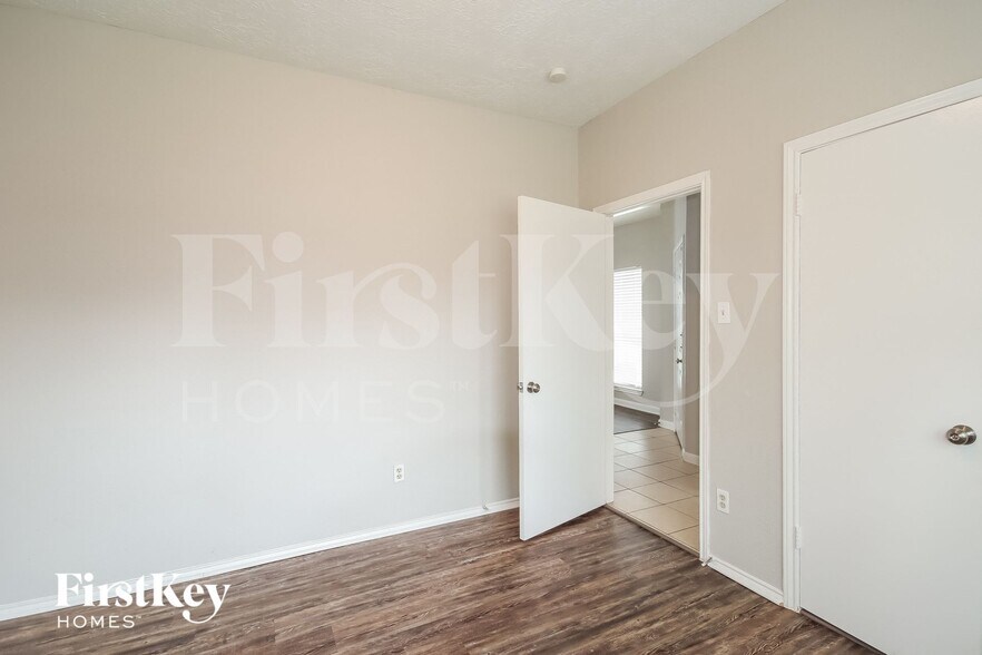 Building Photo - 10622 Lofty Pines Dr