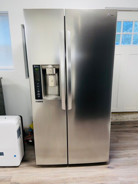 Building Photo - 2440 Wickstrom Pl SW